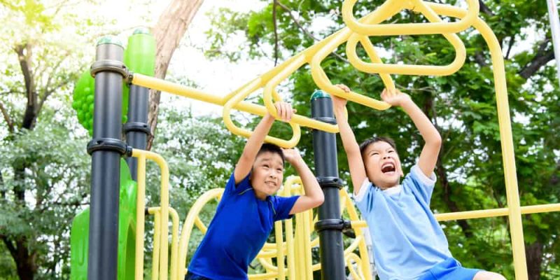 10 lợi ích tuyệt vời khi cho trẻ hoạt động ngoài trời
