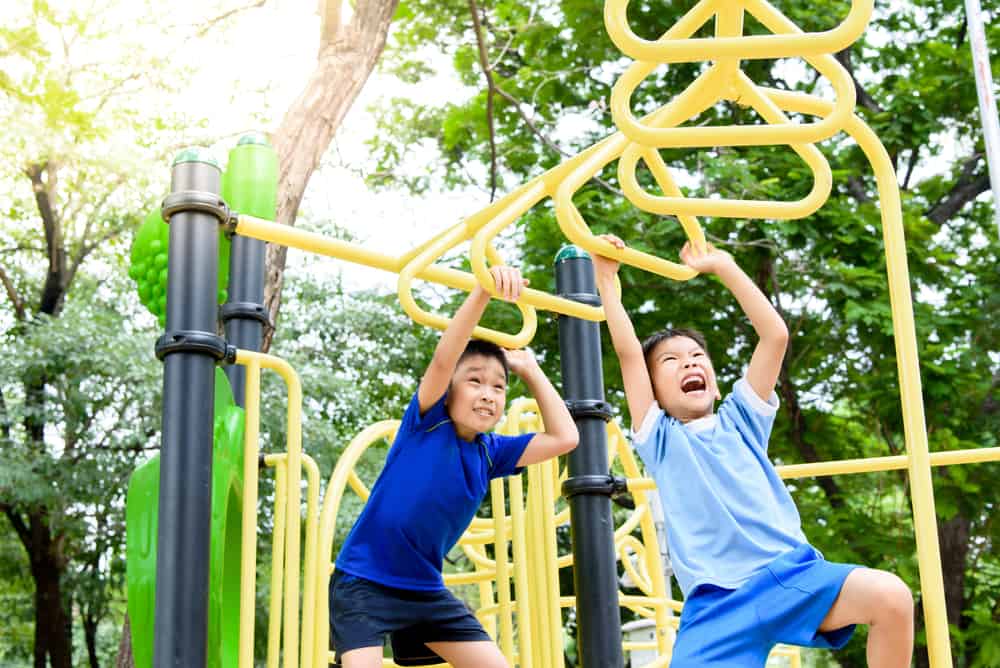 10 lợi ích tuyệt vời khi cho trẻ hoạt động ngoài trời