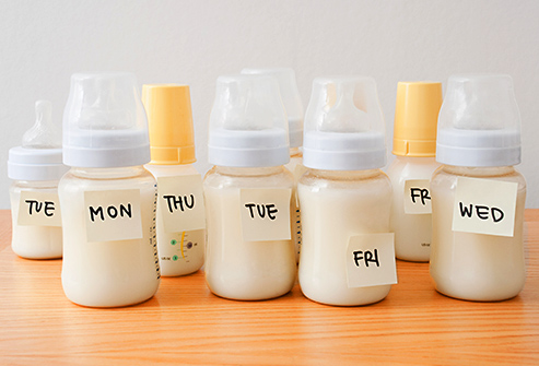 Bât mí cách bảo quản sữa mẹ đúng để đảm bảo dinh dưỡng cho con