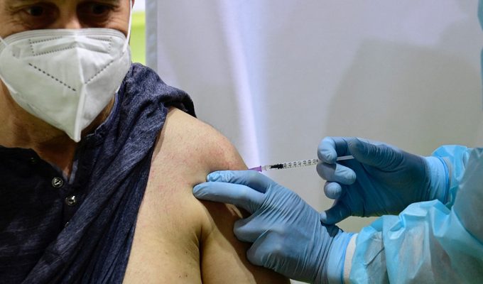Sai lầm khi hoãn tiêm vaccine AstraZeneca tại châu Âu