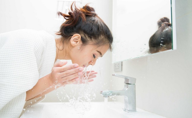 Rửa mặt đúng cách – Làm sao để biết mình rửa mặt đúng cách